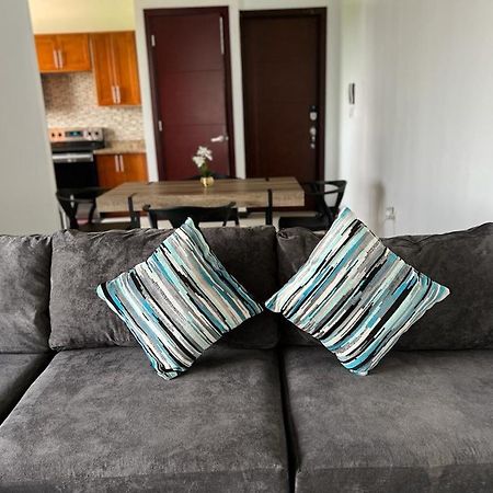 Metcalfe Luxury One Bedroom Suite Kingston Exterior photo