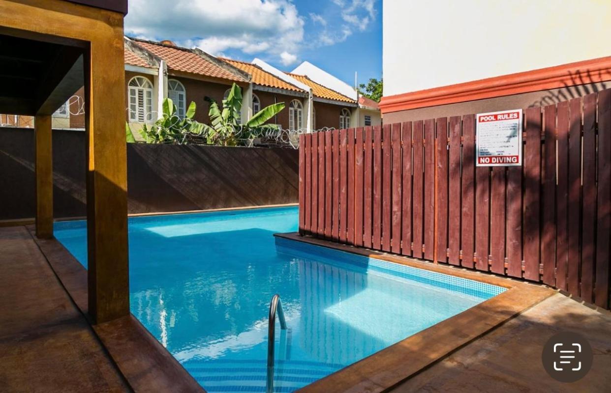 Metcalfe Luxury One Bedroom Suite Kingston Exterior photo